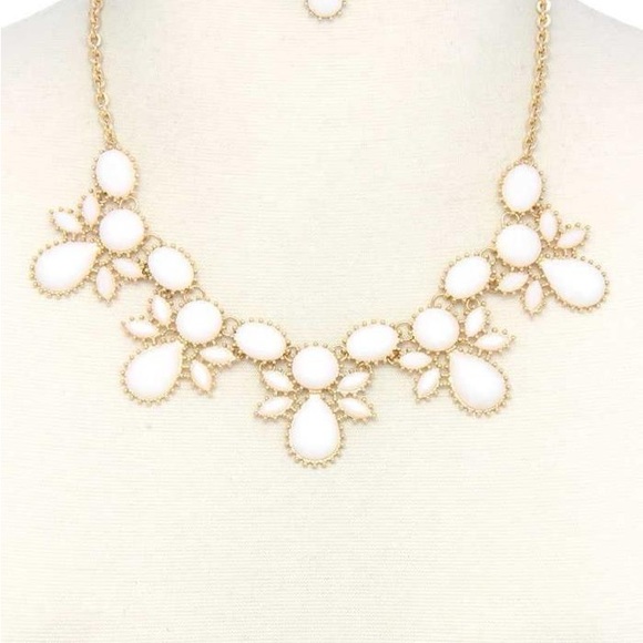 18" Colorful Acrylic Necklace Sets - Picture 8 of 9